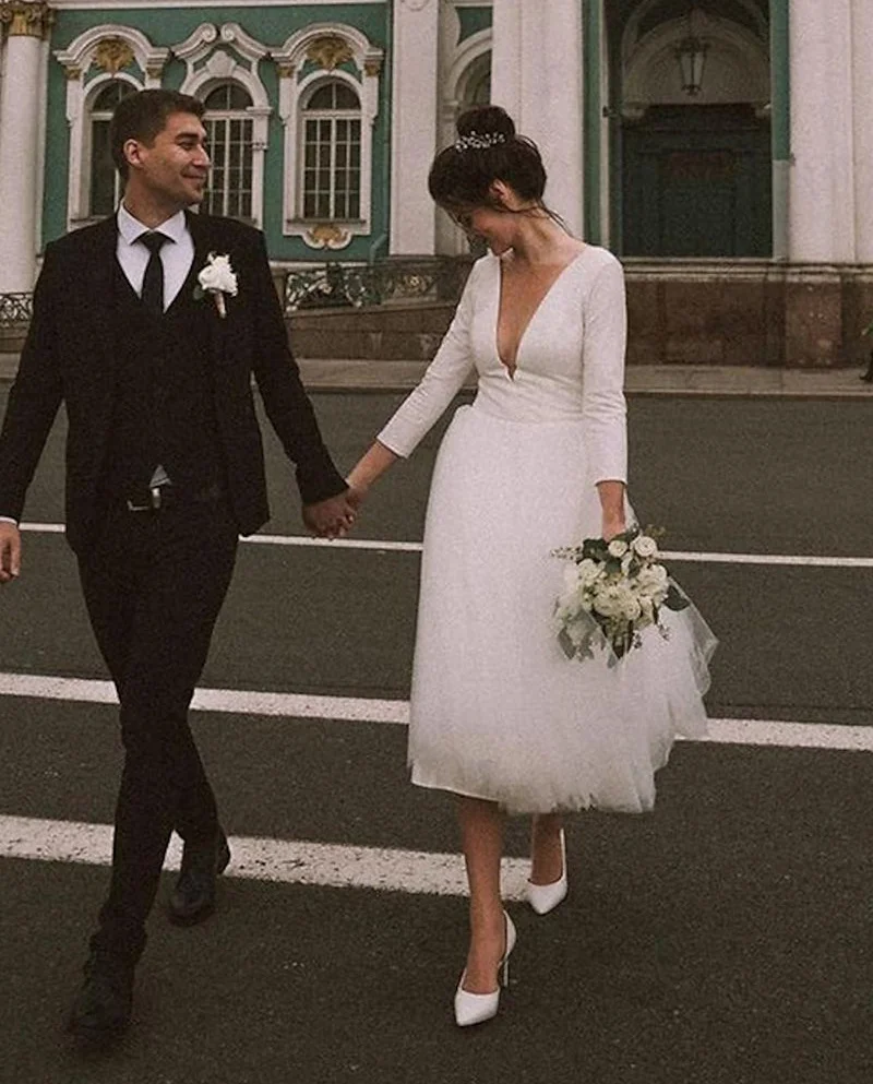 KOYOUN Elegant A-line Wedding Dress Deep V Neck Sexy Backless Gelinlik 2024 Princess Tulle Tea Length Bridal Party Dress
KOYOUN Elegant A-line Wedding Dress Deep V Neck Sexy Backless Gelinlik 2024 Princess Tulle Tea Length Bridal Party Dress