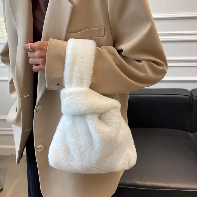 Winter Plush Handbag Soft Plush Bag Big Women's Plush Bags For Woman Luxury Warm Velvet Female Small Handbag Underarm Bag 2025
Winter Plush Handbag Soft Plush Bag Big Women's Plush Bags For Woman Luxury Warm Velvet Female Small Handbag Underarm Bag 2025