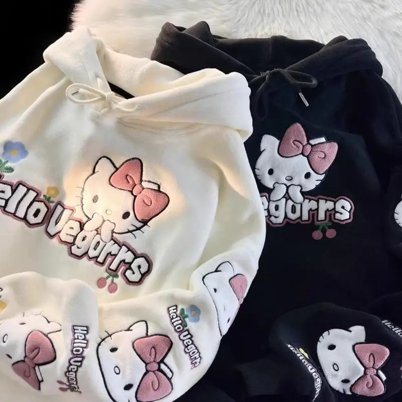 Американский ретро свитер с капюшоном Hello Kittys Sanrios, флисовый женский свитер с капюшоном и мультипликационным рисунком из мультфильма, Осень-зима, свободное плюшевое пальто для пар, топы
Американский ретро свитер с капюшоном Hello Kittys Sanrios, флисовый женский свитер с капюшоном и мультипликационным рисунком из мультфильма, Осень-зима, свободное плюшевое пальто для пар, топы
