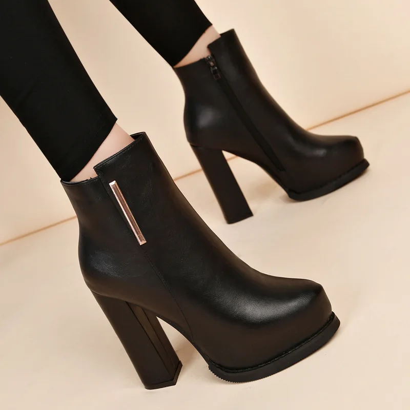 Platform Round Toe Black Leather Botines Para Mujeres Chunky Super High Heels Back Zipper Metal Decoration Short Plush Botas
Platform Round Toe Black Leather Botines Para Mujeres Chunky Super High Heels Back Zipper Metal Decoration Short Plush Botas