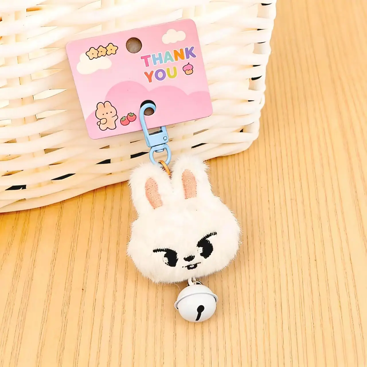 Милый плюшевый брелок SKZOO: мягкий пушистый кулон для сумки с колокольчиком для фанатов K-pop
Милый плюшевый брелок SKZOO: мягкий пушистый кулон для сумки с колокольчиком для фанатов K-pop