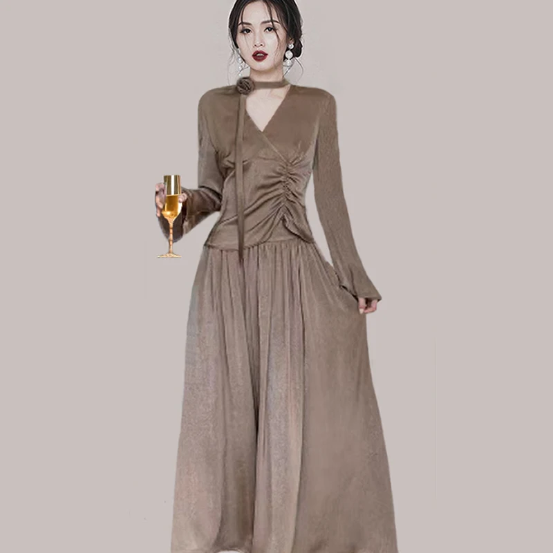 Satin Shirt Women's Early Autumn New Temperament Elegant Flower Lace-up V-neck Shirt Chic Horn Sleeve Long Sleeve
Satin Shirt Women's Early Autumn New Temperament Elegant Flower Lace-up V-neck Shirt Chic Horn Sleeve Long Sleeve