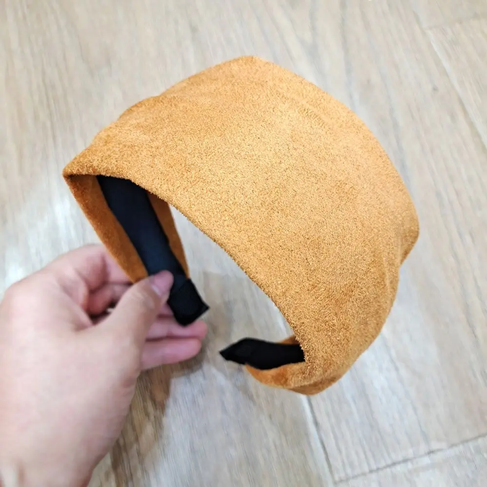 Elegant Fashion Wide Hairband Retro Solid Color Korean Style Hair Hoop Suede Sweet Hair Hoop Women Headband
Elegant Fashion Wide Hairband Retro Solid Color Korean Style Hair Hoop Suede Sweet Hair Hoop Women Headband