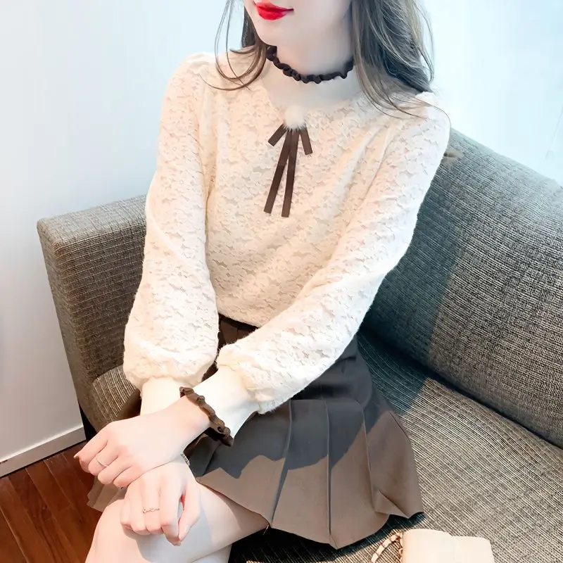 2024 New Spring Autumn Bottoming Shirt Slim Fit Women's Lace Long-sleeved Stitching Stand Collar Hollow Bow Top T766
2024 New Spring Autumn Bottoming Shirt Slim Fit Women's Lace Long-sleeved Stitching Stand Collar Hollow Bow Top T766