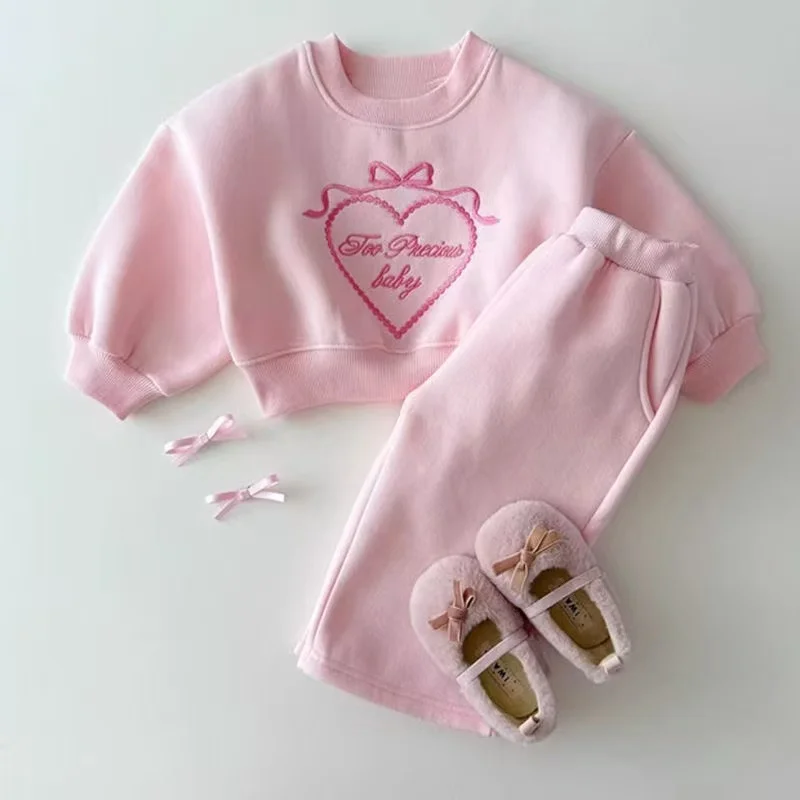 Spring New Children Long Sleeve Clothes Set Baby Girls Heart Embroidery Sweatshirt + Pants 2pcs Suit Kids Sports Outfits 1-6Year
Spring New Children Long Sleeve Clothes Set Baby Girls Heart Embroidery Sweatshirt + Pants 2pcs Suit Kids Sports Outfits 1-6Year