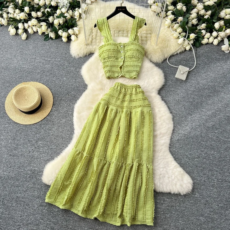 spring-summer vacation style short top with small flutter sleeves and straps+High-waisted pleated skirt two-piece set
spring-summer vacation style short top with small flutter sleeves and straps+High-waisted pleated skirt two-piece set