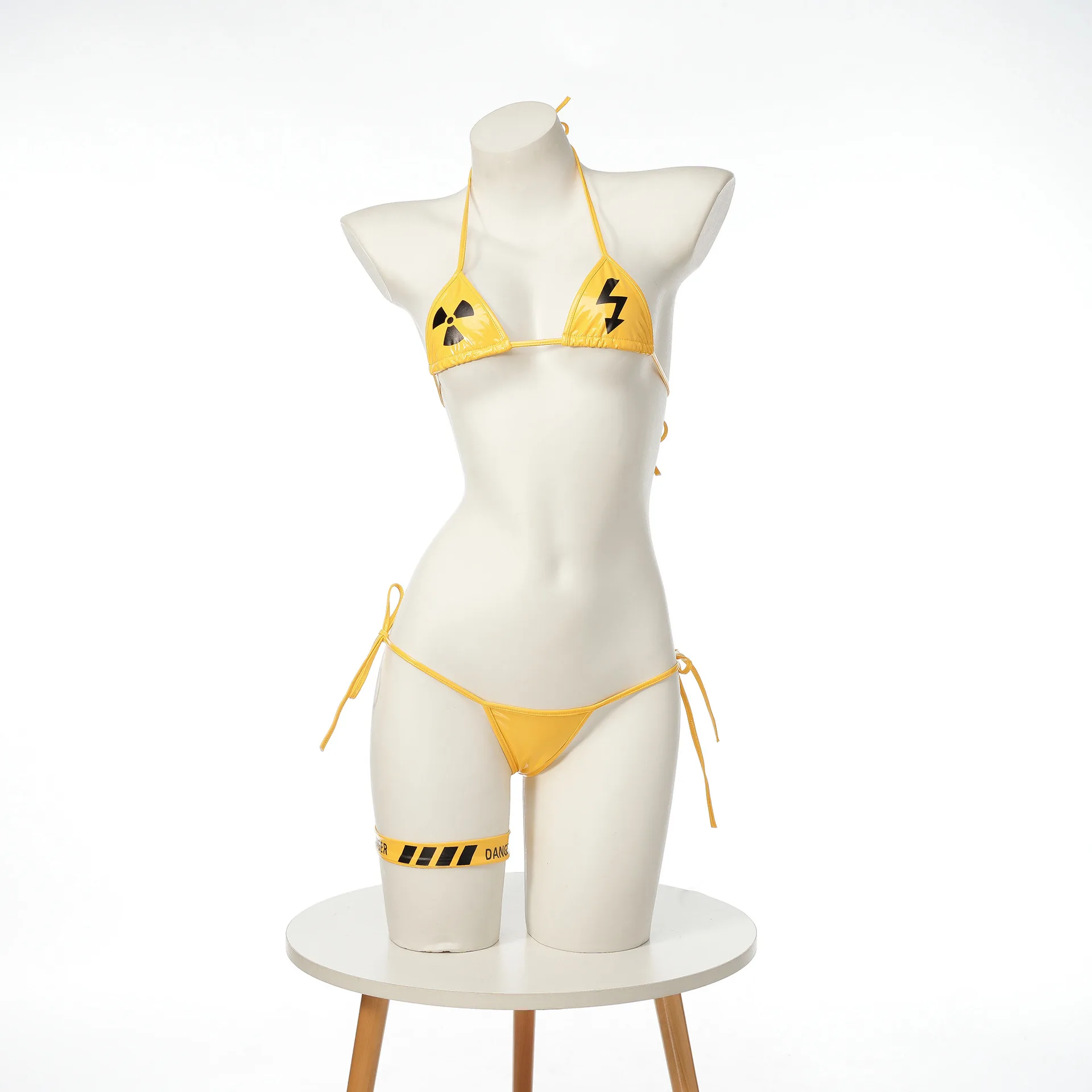 Danger Warning Yellow Bikini Cyber Leather Swimsuit Women Anime Game Three Point Leather Underwear Set Costume Cosplay
Danger Warning Yellow Bikini Cyber Leather Swimsuit Women Anime Game Three Point Leather Underwear Set Costume Cosplay