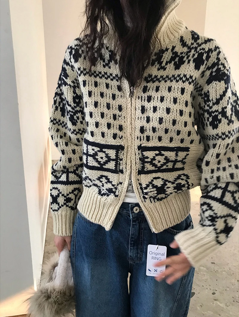 Thiened Warm Knitted Sweater Women's High Collar Zipper Floral Patterned Waist-Cinching Autumn Winter Faion Outerwear
Thiened Warm Knitted Sweater Women's High Collar Zipper Floral Patterned Waist-Cinching Autumn Winter Faion Outerwear