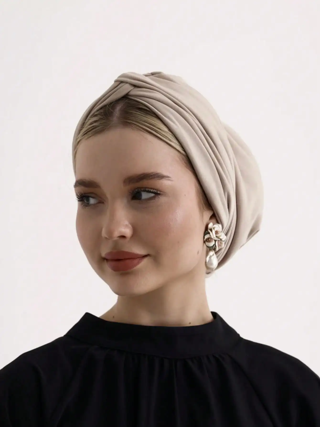 1pc Women's Classic Solid Color Chemo Turban Hat, High Elasticity & Pleated Design, Non-Slip & Breathable, Multi-Layer Pleated Headscarf, Perfect For Hijab, Soft & Skin-Friendly Modal Knitted Fabric, Suitable For Daily Wear For Dress
1pc Women's Classic Solid Color Chemo Turban Hat, High Elasticity & Pleated Design, Non-Slip & Breathable, Multi-Layer Pleated Headscarf, Perfect For Hijab, Soft & Skin-Friendly Modal Knitted Fabric, Suitable For Daily Wear For Dress