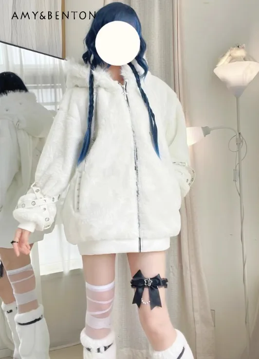 2025 Winter New Harajuku Women's Sweet Cool Plush White Coat Subculture Punk Style Cute Black Casual Studded Jacket
2025 Winter New Harajuku Women's Sweet Cool Plush White Coat Subculture Punk Style Cute Black Casual Studded Jacket