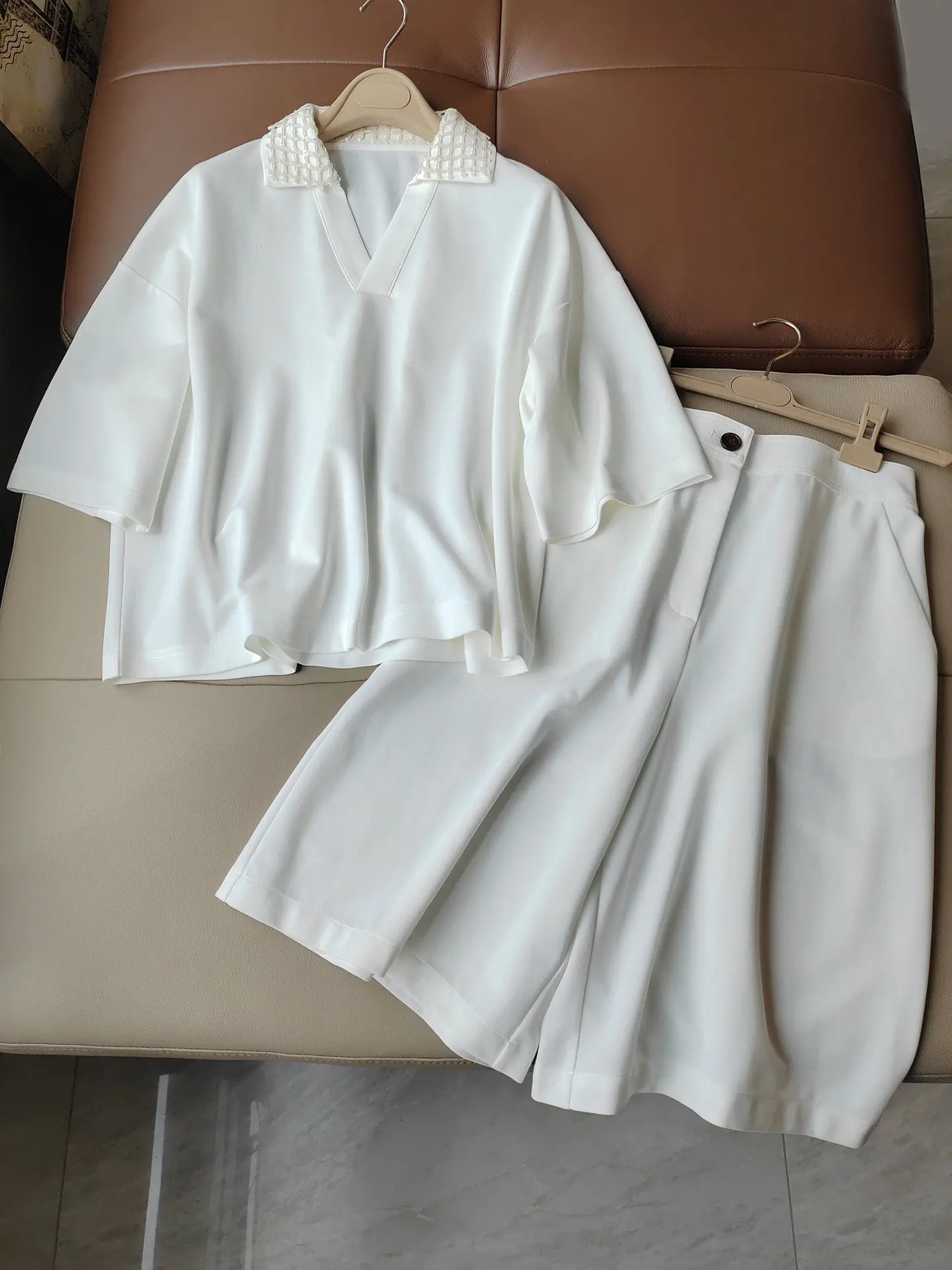 Women's Bead Lar Short-sleeved Loose T-shirt with Wide Leg Straight Pants Fashion Suit
Women's Bead Lar Short-sleeved Loose T-shirt with Wide Leg Straight Pants Fashion Suit