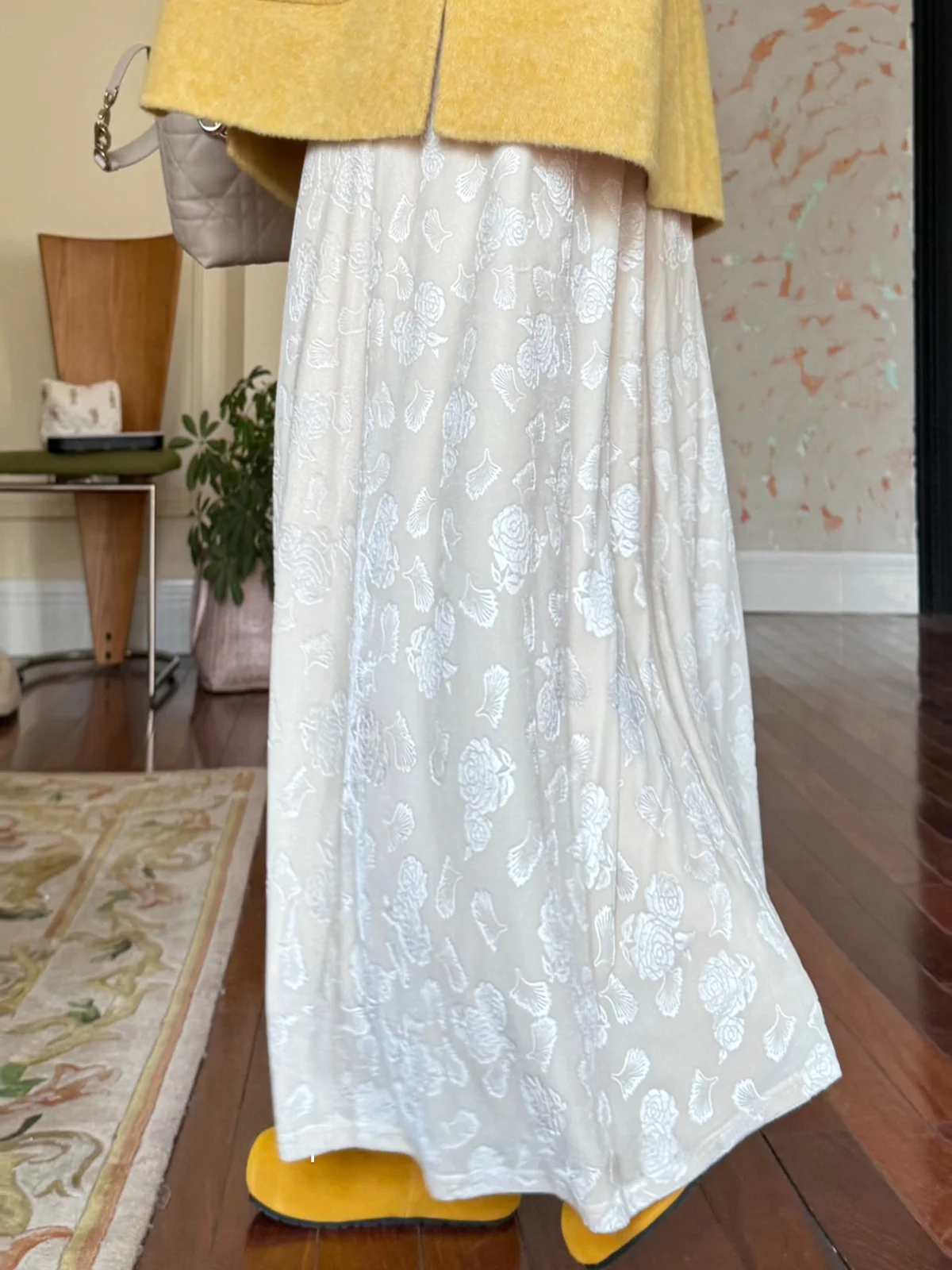 Бархатная юбка больших размеров с розовым стихом, универсальная китайская длинная юбка трапециевидной формы с высокой талией, повседневная одежда для поездок на работу, осенний сезон, длинный све
Бархатная юбка больших размеров с розовым стихом, универсальная китайская длинная юбка трапециевидной формы с высокой талией, повседневная одежда для поездок на работу, осенний сезон, длинный све