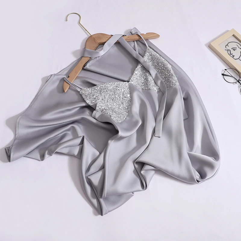 Shiny Sequin Camisole Dress Women Summer Elegant Silk Long Skirt French V-neck Dress
Shiny Sequin Camisole Dress Women Summer Elegant Silk Long Skirt French V-neck Dress