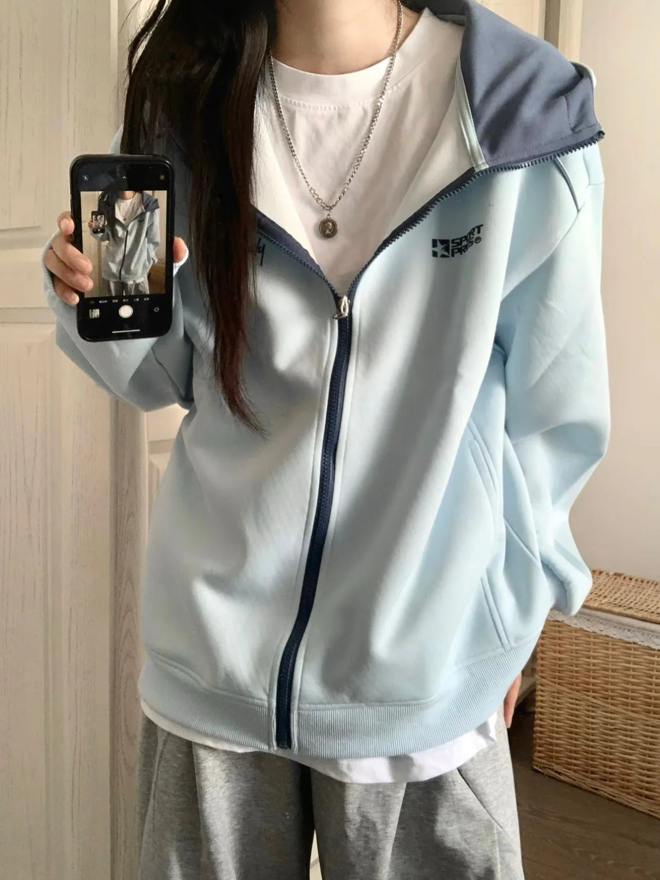 Korean Style Spliced Color Block Hooded Fleece Women's Sweatshirt Loose Couple Open Cardigan Outerwear Autumn Winter Lazy Style
Korean Style Spliced Color Block Hooded Fleece Women's Sweatshirt Loose Couple Open Cardigan Outerwear Autumn Winter Lazy Style