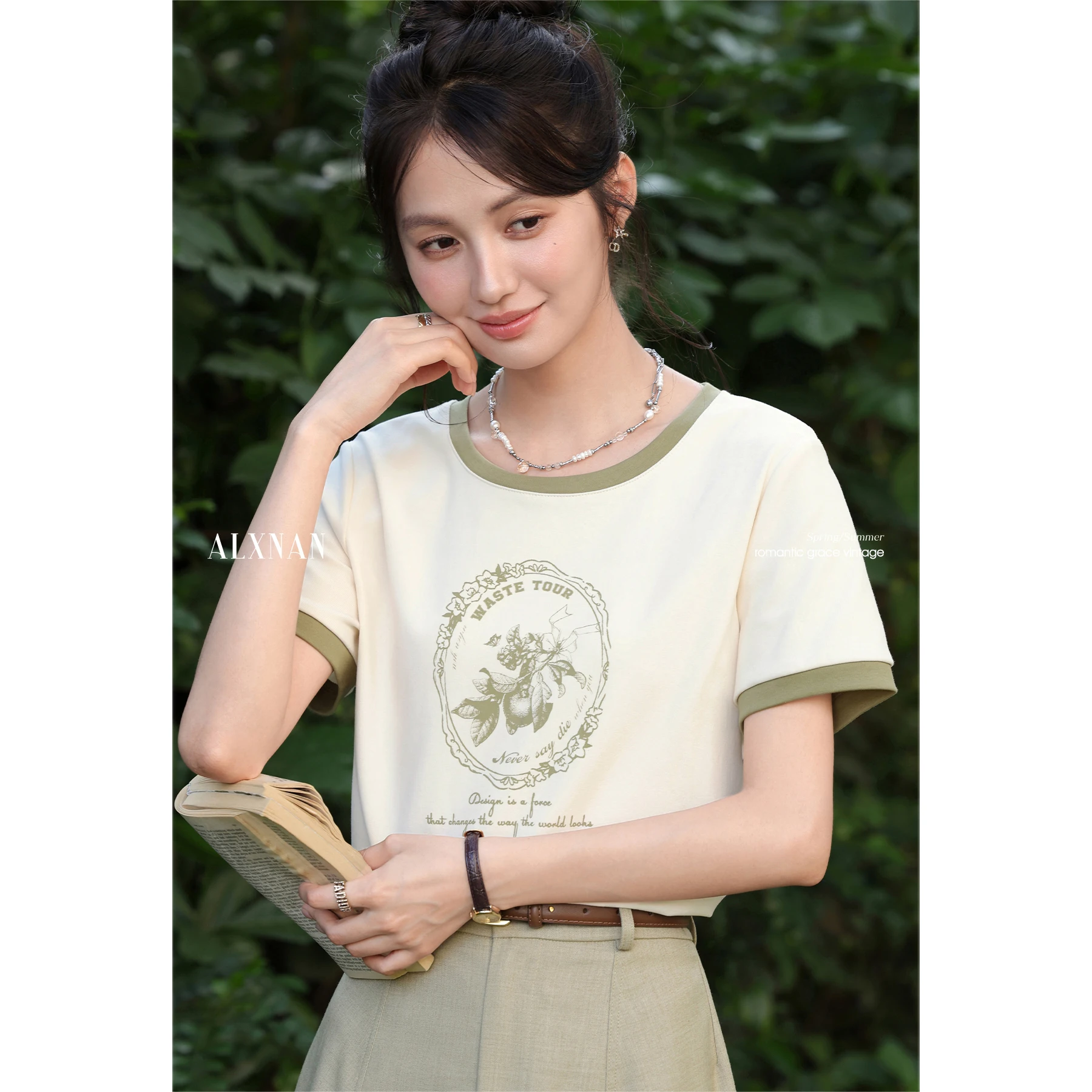 ALXNAN Women's T-shirt Elegant Block Color Printed T-shirt 2025 Summer Casual Office Lady Loose-fit Short Sleeve Tops New L55863
ALXNAN Women's T-shirt Elegant Block Color Printed T-shirt 2025 Summer Casual Office Lady Loose-fit Short Sleeve Tops New L55863