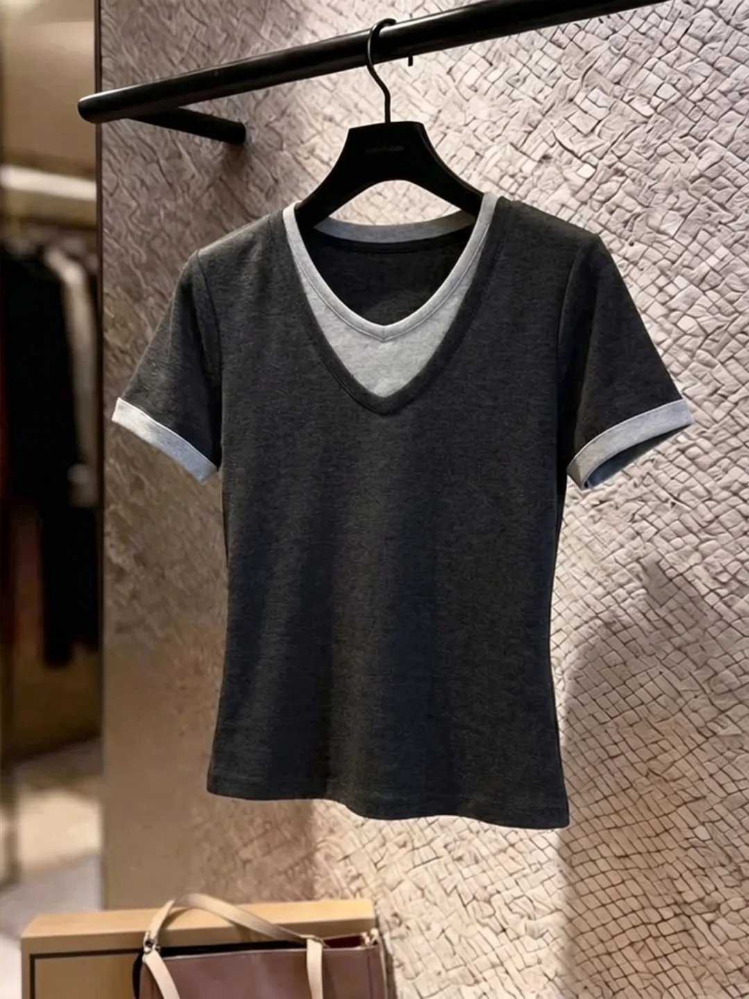 Color Block Short Sleeve T-Shirt Fake Two-Piece Slim Fit Summer Korean Style Versatile Casual Top for Women Straight Body Type
Color Block Short Sleeve T-Shirt Fake Two-Piece Slim Fit Summer Korean Style Versatile Casual Top for Women Straight Body Type
