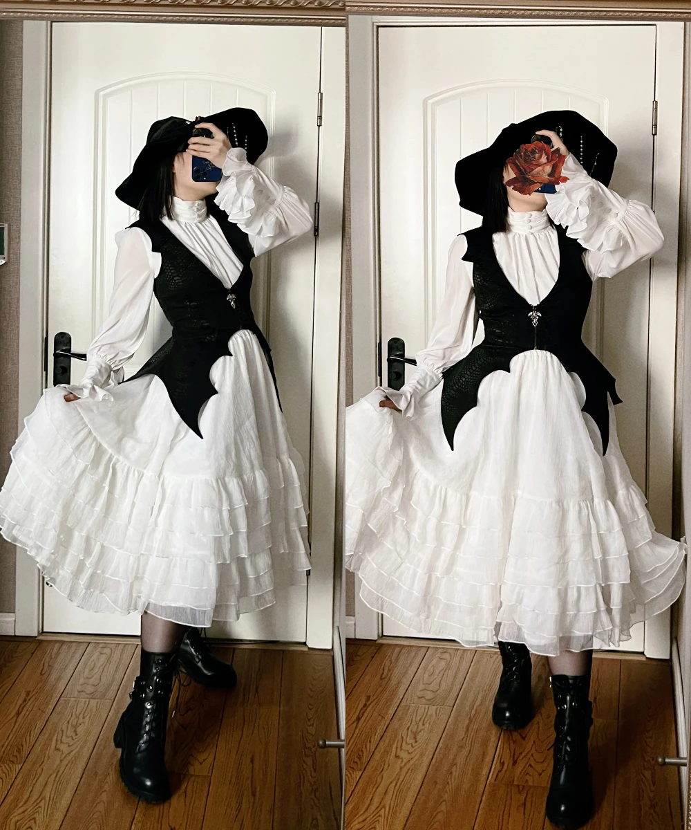 Gothic Lolita Versatile * Bat Vest * by Summer Story
Gothic Lolita Versatile * Bat Vest * by Summer Story