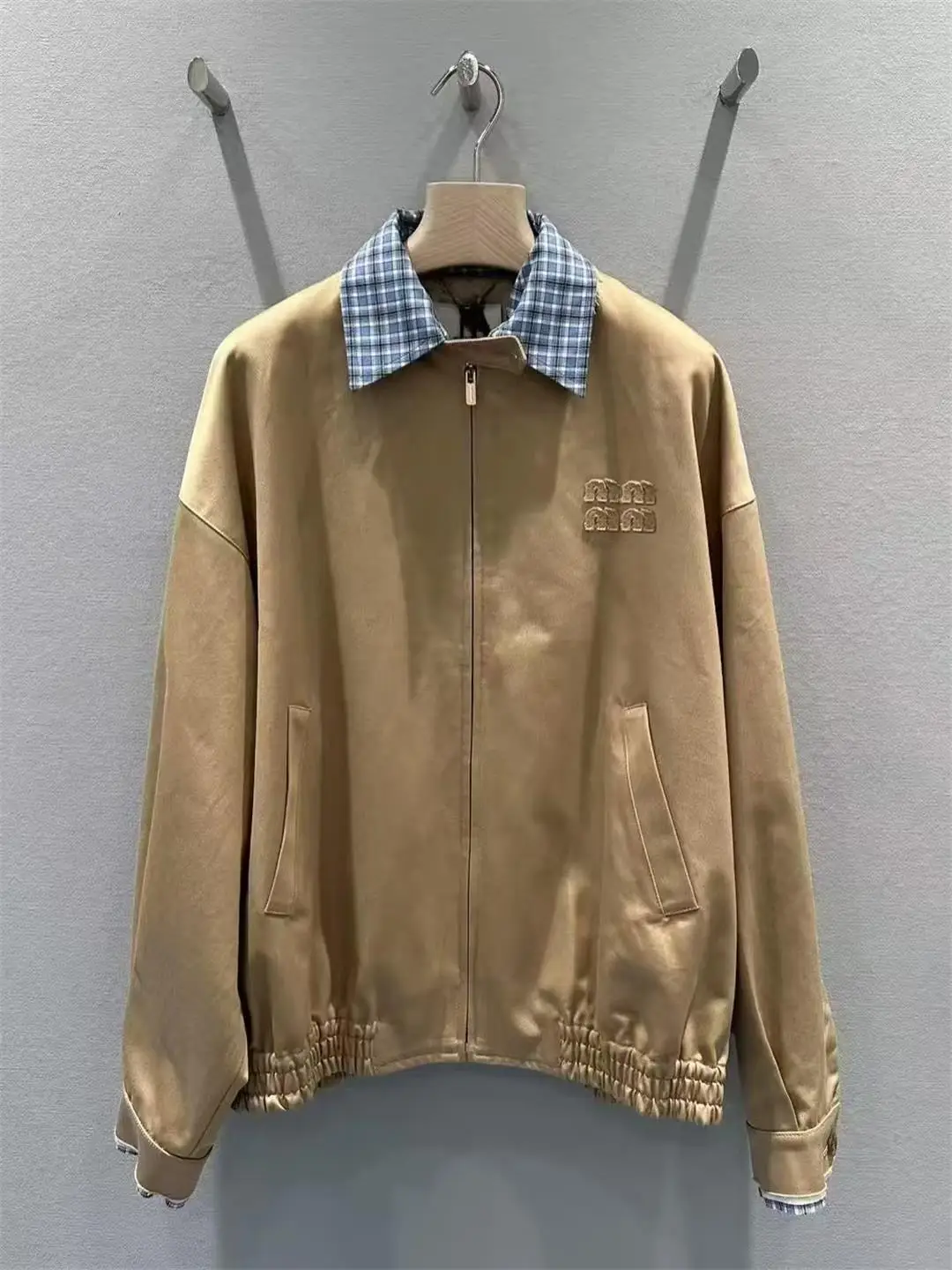 Spring Summer Cotton Patchwork Jaet Fake Letter Embroidery Outerwear Two-Piece Loose Fit oulder-Length Sve Zipper Closure
Spring Summer Cotton Patchwork Jaet Fake Letter Embroidery Outerwear Two-Piece Loose Fit oulder-Length Sve Zipper Closure