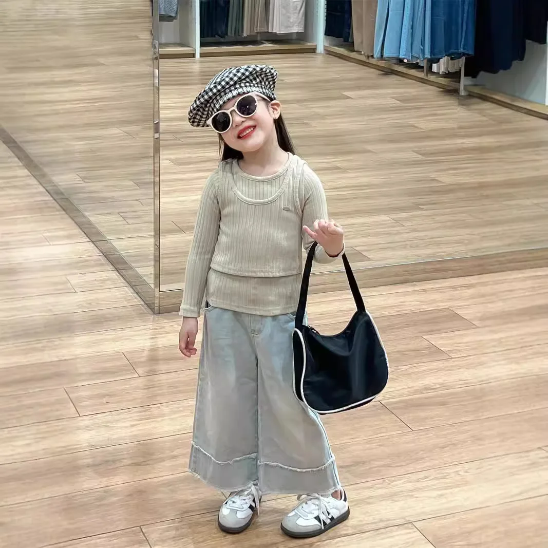 Girls Suit 2024 Autumn New Childrens Wear Korean Style Baby Girl Apricot T-shirt Vest Raw Edge Wide Leg Pants Three-piece Set
Girls Suit 2024 Autumn New Childrens Wear Korean Style Baby Girl Apricot T-shirt Vest Raw Edge Wide Leg Pants Three-piece Set