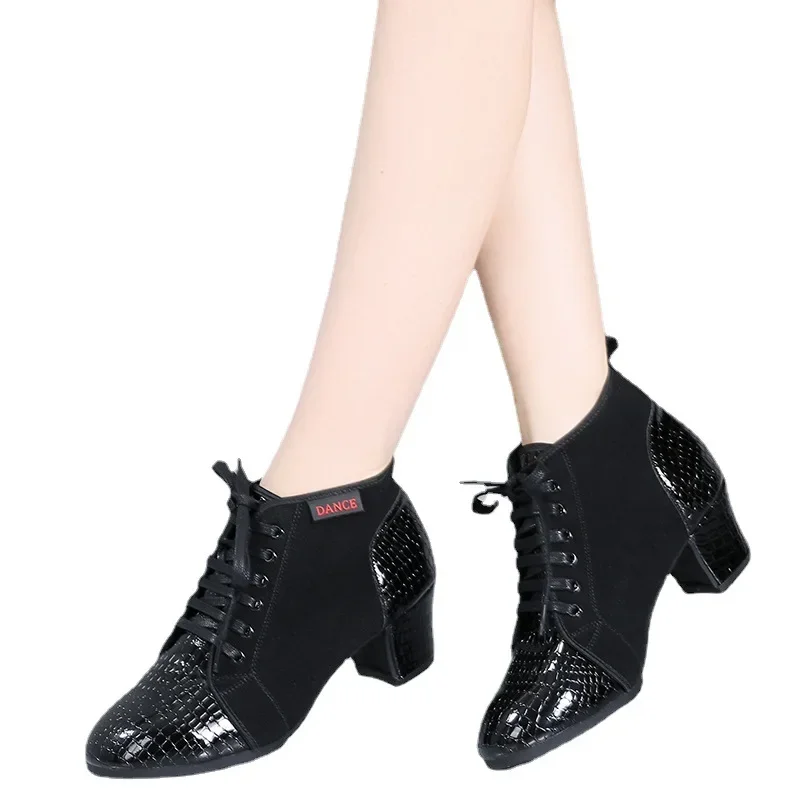 XIHAHA Fashion Women Dance Shoe Stone Pattern Splicing Oxford Cloth Latin Ladies Samba Dancing-Shoes Ballet Shoes Short Boots
XIHAHA Fashion Women Dance Shoe Stone Pattern Splicing Oxford Cloth Latin Ladies Samba Dancing-Shoes Ballet Shoes Short Boots