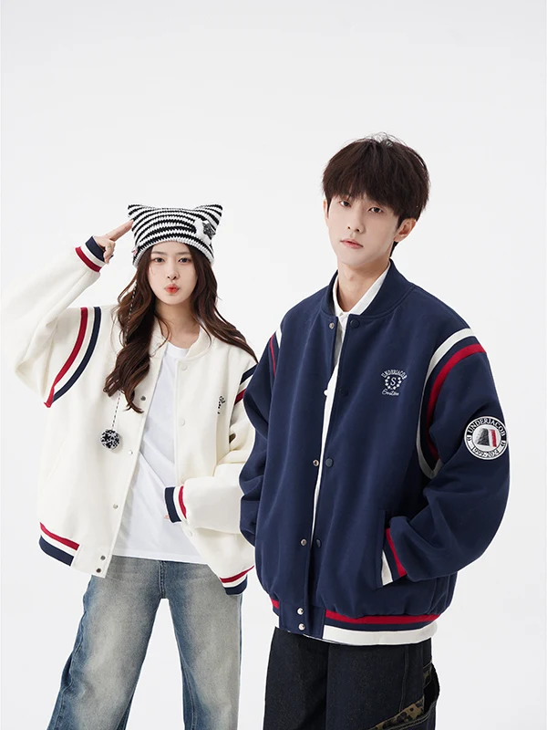 Американская спортивная бейсбольная куртка для мужчин, комбинированная верхняя одежда, весна-осень, модная молодежная модель из смесового хлопка и полиэстера
Американская спортивная бейсбольная куртка для мужчин, комбинированная верхняя одежда, весна-осень, модная молодежная модель из смесового хлопка и полиэстера