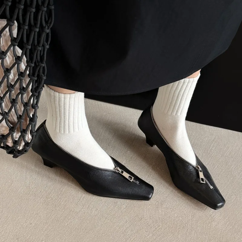 New Sheepskin Head Medium Heel Single Shoes 4.5cm Heel Grandma Shoes
New Sheepskin Head Medium Heel Single Shoes 4.5cm Heel Grandma Shoes