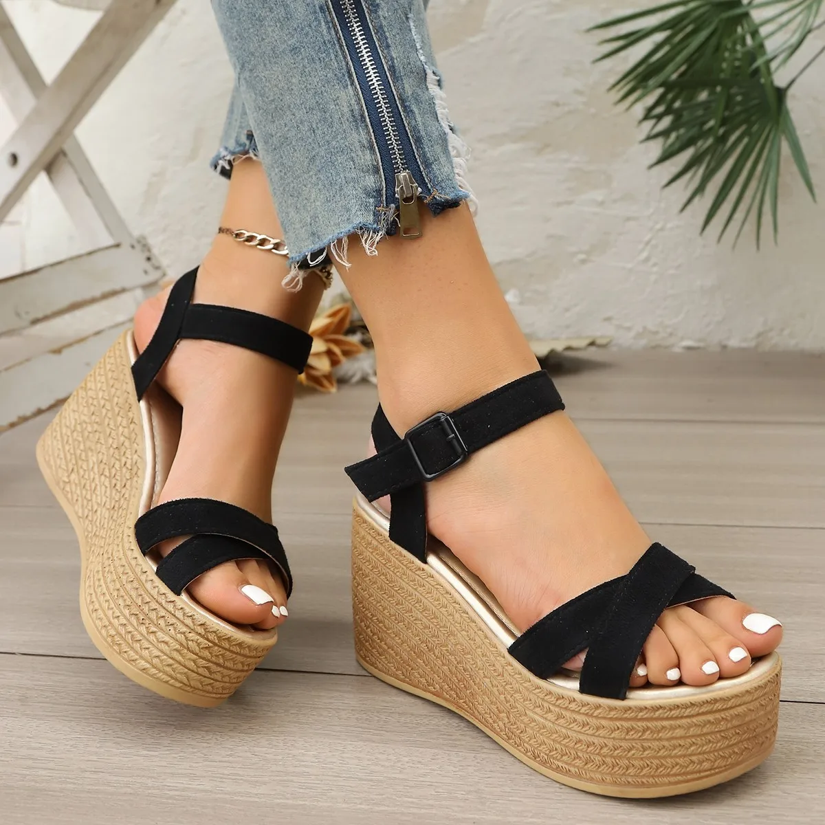 2026 Women Leisure Wedge Heel Sandals New Summer Light Thick-soled Sandals Women Platform Wedges Heeled Sandalias 326
2026 Women Leisure Wedge Heel Sandals New Summer Light Thick-soled Sandals Women Platform Wedges Heeled Sandalias 326