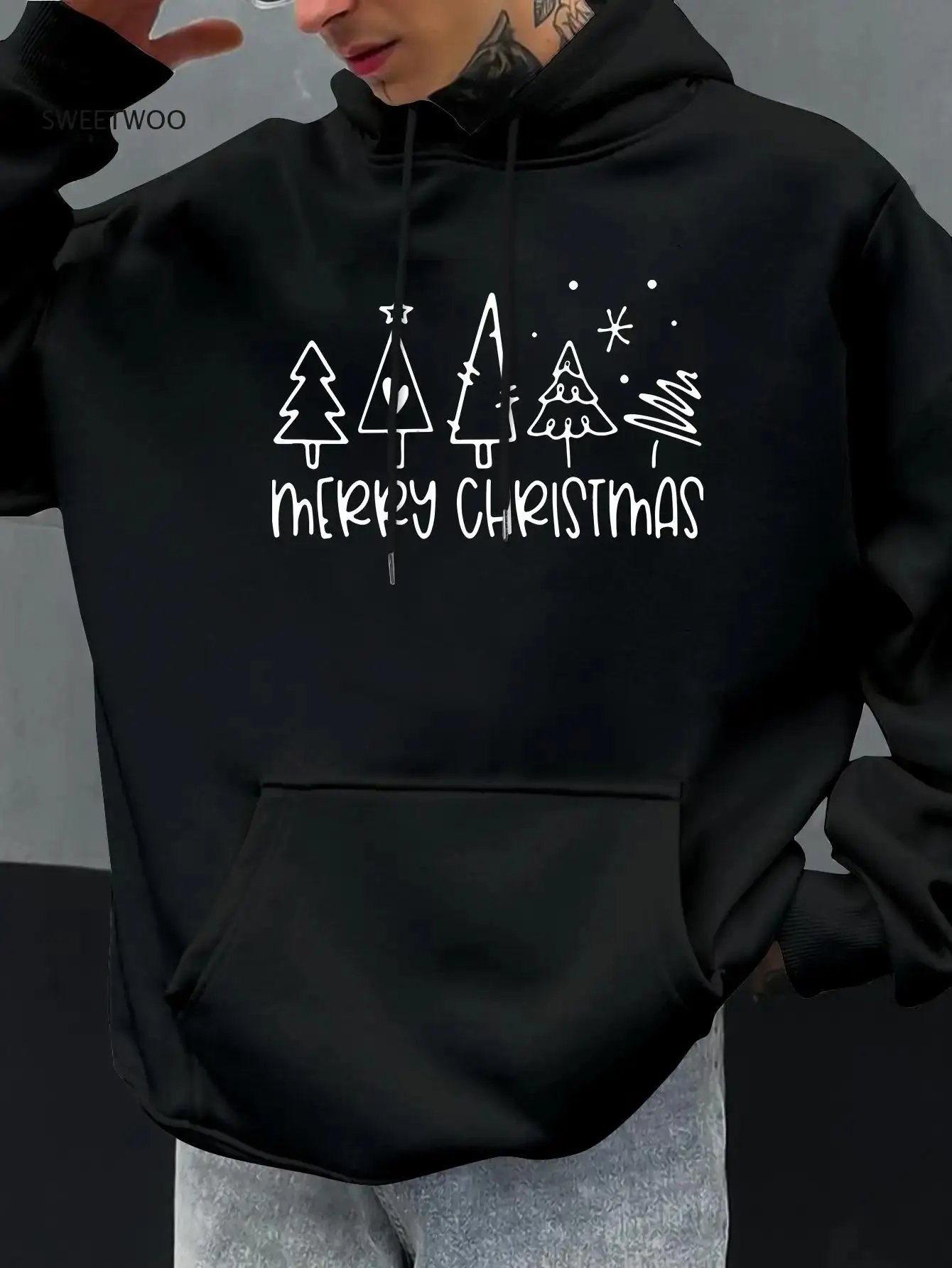 Мужская толстовка с капюшоном с принтом рождественской елки — с надписями с Рождеством и дизайном праздничной елки, карман-кенгуру
Мужская толстовка с капюшоном с принтом рождественской елки — с надписями с Рождеством и дизайном праздничной елки, карман-кенгуру