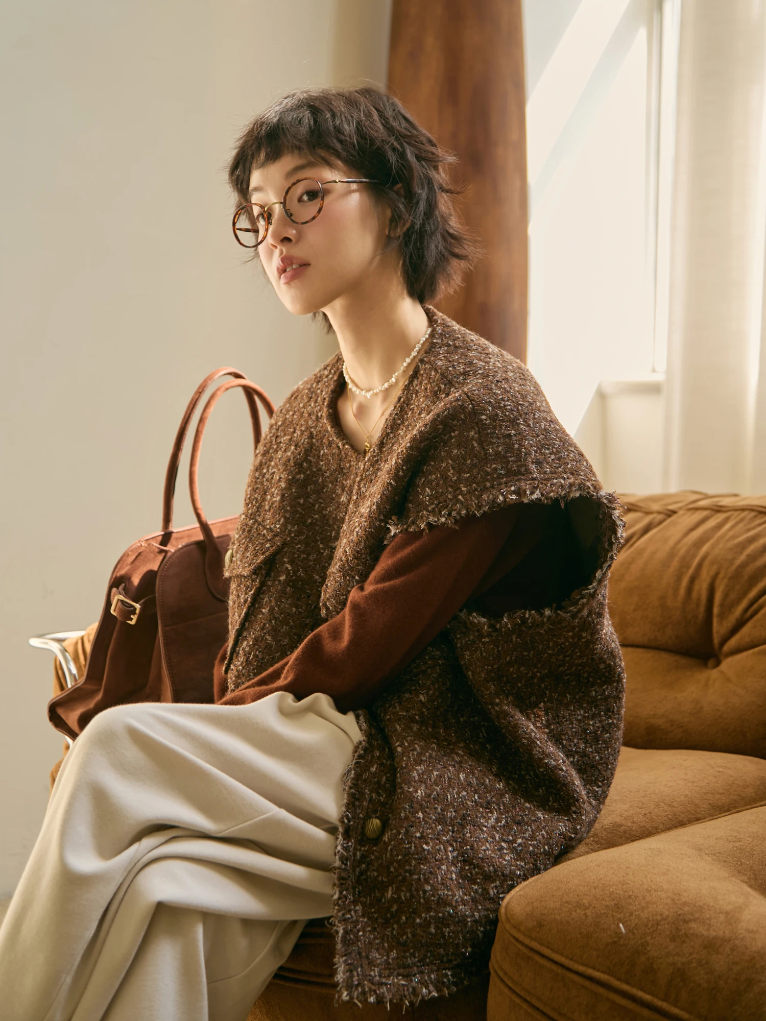 VIMIE2025 Зимний винтажный жилет в стиле французского шика из грубого твида, свободного кроя, с круглым вырезом, средней длины, из полиэстера и шерсти
VIMIE2025 Зимний винтажный жилет в стиле французского шика из грубого твида, свободного кроя, с круглым вырезом, средней длины, из полиэстера и шерсти