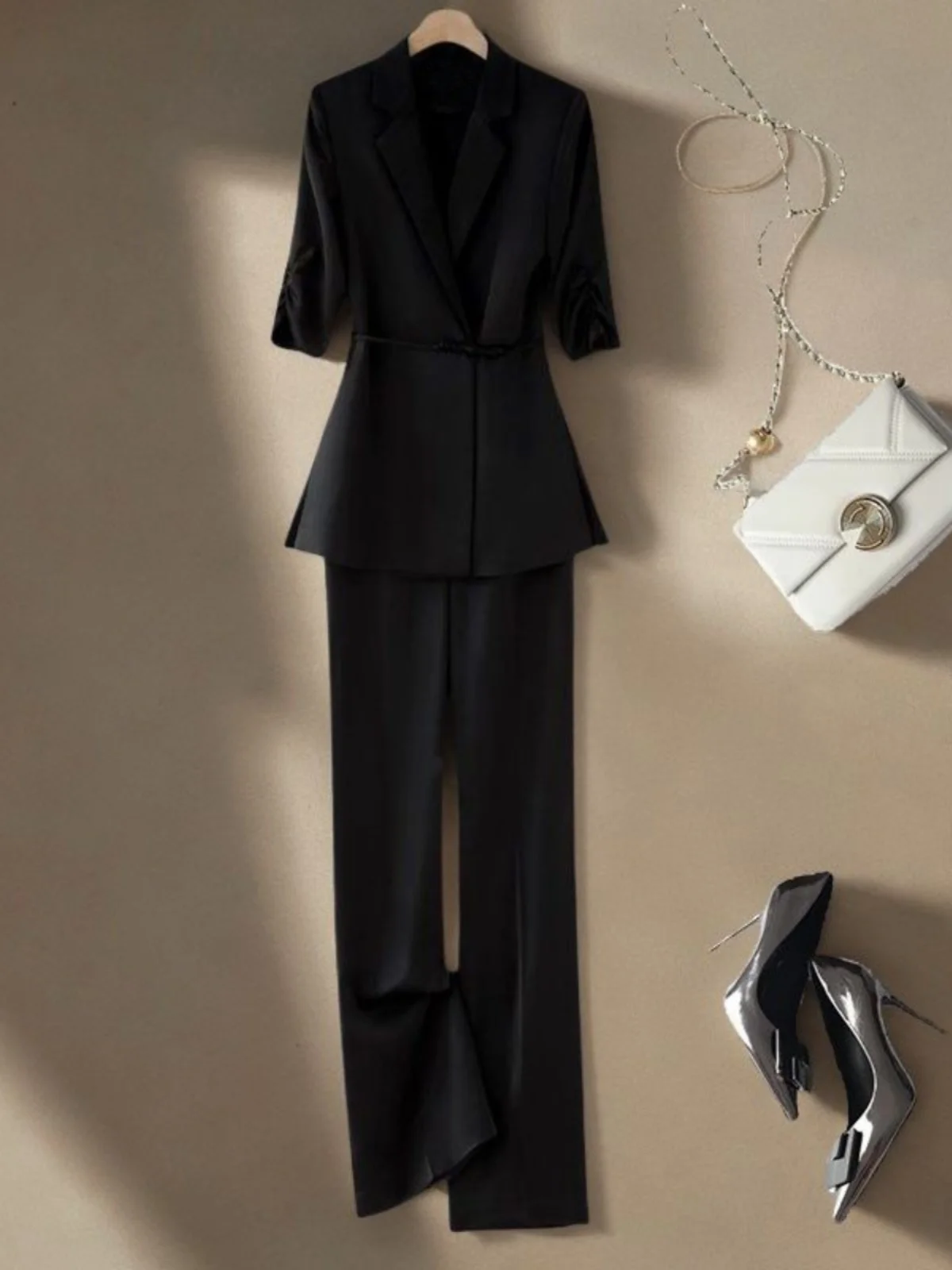 Black Suit Set Women's Summer Thin New Chinese Style Professional Work Clothes Two-Piece Set Business Fashion Polyester Fiber
Black Suit Set Women's Summer Thin New Chinese Style Professional Work Clothes Two-Piece Set Business Fashion Polyester Fiber