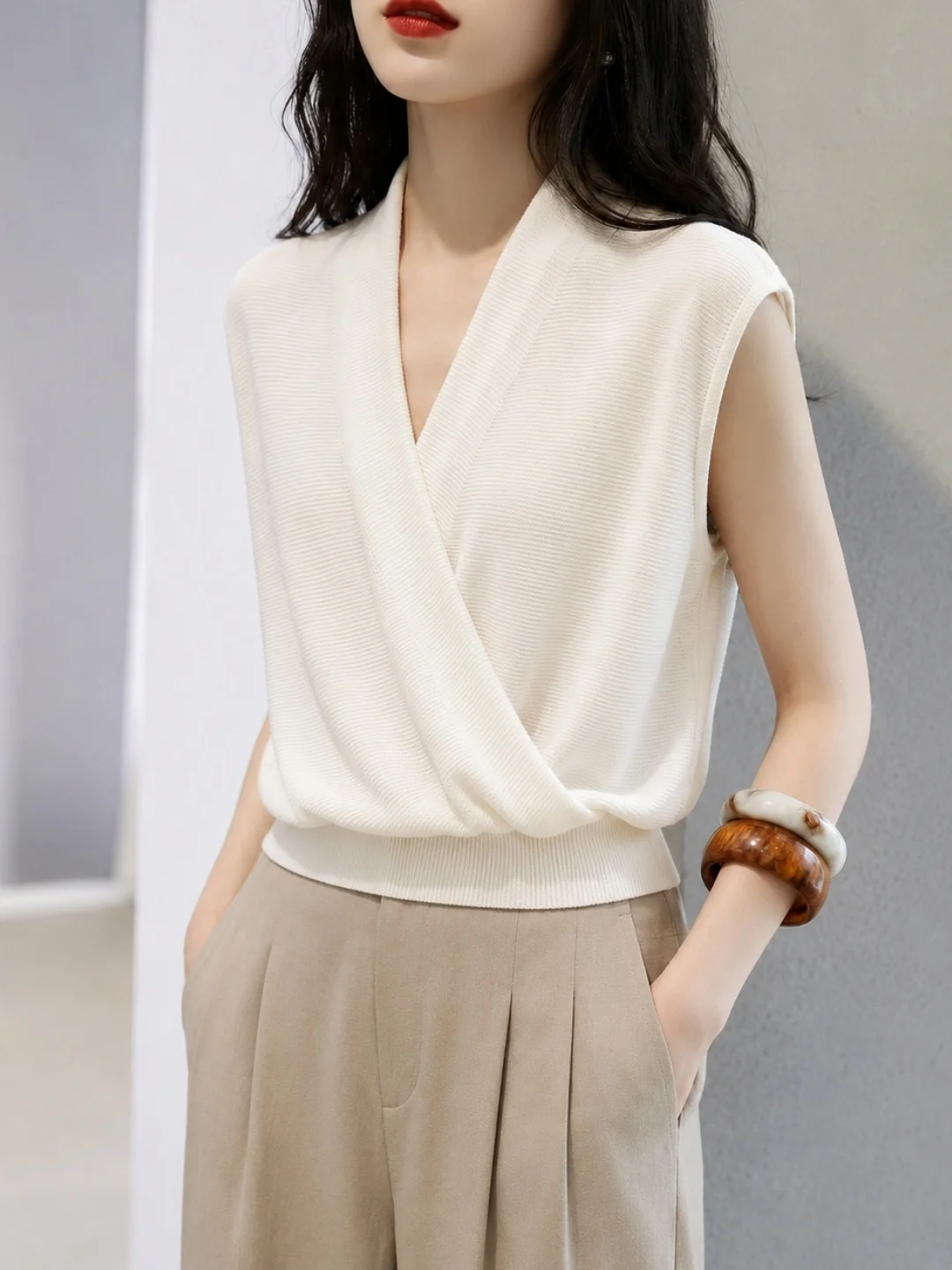 Silk V-Neck Knitted Top Women's Pure Color Summer Fashionable Versatile Ice Silk Pullover Korean Style Straight Cut Commute
Silk V-Neck Knitted Top Women's Pure Color Summer Fashionable Versatile Ice Silk Pullover Korean Style Straight Cut Commute