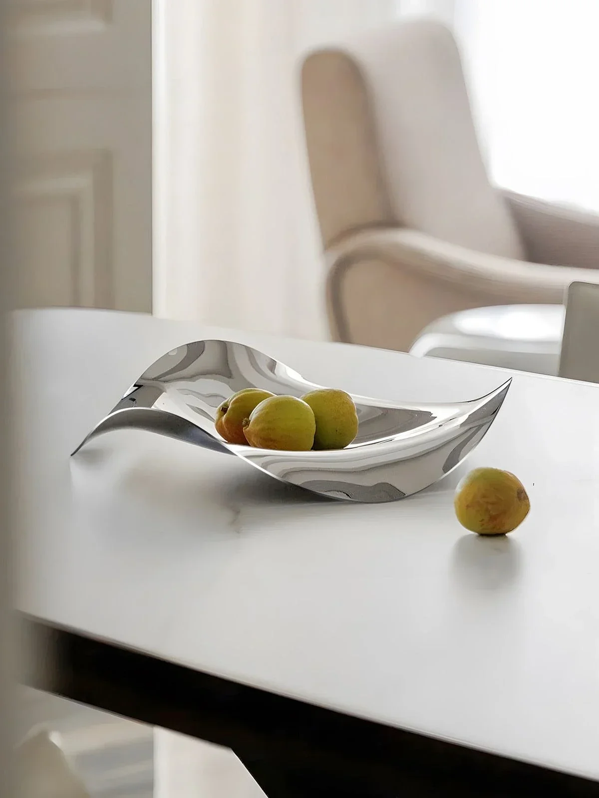 European style modern creative stainless steel fruit dish, light luxury style home living room coffee table decoration
European style modern creative stainless steel fruit dish, light luxury style home living room coffee table decoration