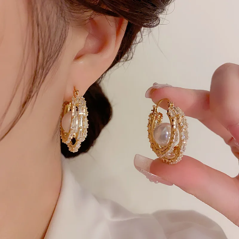 Copper Plated 18K Gold Korean Simple Fashion Inlaid Zirconia Pearl Earrings Women Senior Sense Of Elegance Earrings
Copper Plated 18K Gold Korean Simple Fashion Inlaid Zirconia Pearl Earrings Women Senior Sense Of Elegance Earrings