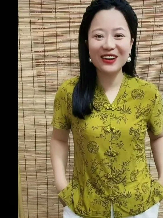 New 2026 Summer Chinese Style Button T-Shirt Short V-Neck Elastic Top for Middle-Aged And Elderly Women Loose Fit Printed Pol...
New 2026 Summer Chinese Style Button T-Shirt Short V-Neck Elastic Top for Middle-Aged And Elderly Women Loose Fit Printed Pol...