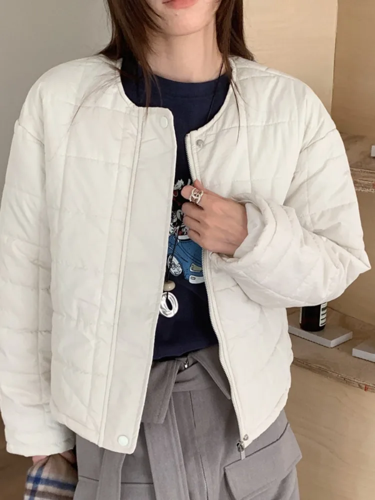 Шикарное круглое пальто в стиле ретро, женское зимнее теплое хлопковое пальто с застежкой-молнией и одной пуговицей с узором Pr для поездок на работу
Шикарное круглое пальто в стиле ретро, женское зимнее теплое хлопковое пальто с застежкой-молнией и одной пуговицей с узором Pr для поездок на работу