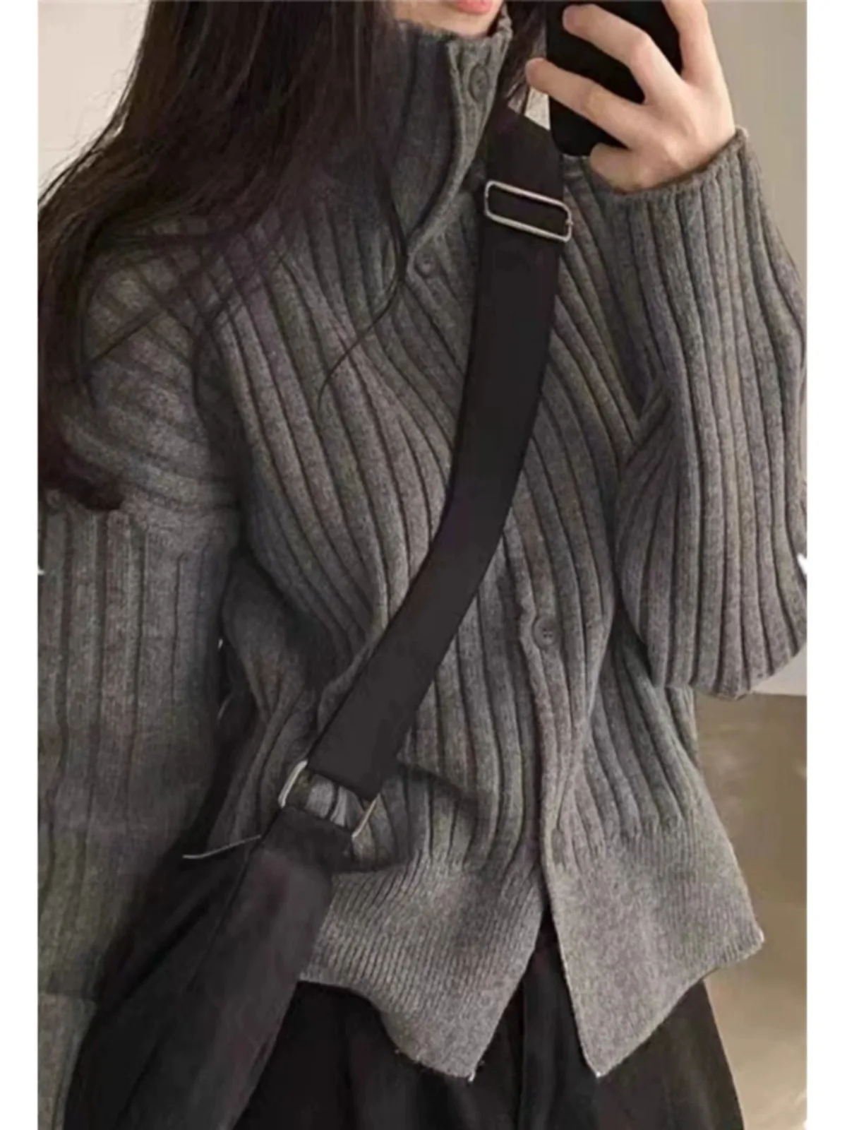 Autumn and winter turtleneck pit strip cashmere knit cardigan women thickened small pure wool sweater loose short coat tide
Autumn and winter turtleneck pit strip cashmere knit cardigan women thickened small pure wool sweater loose short coat tide