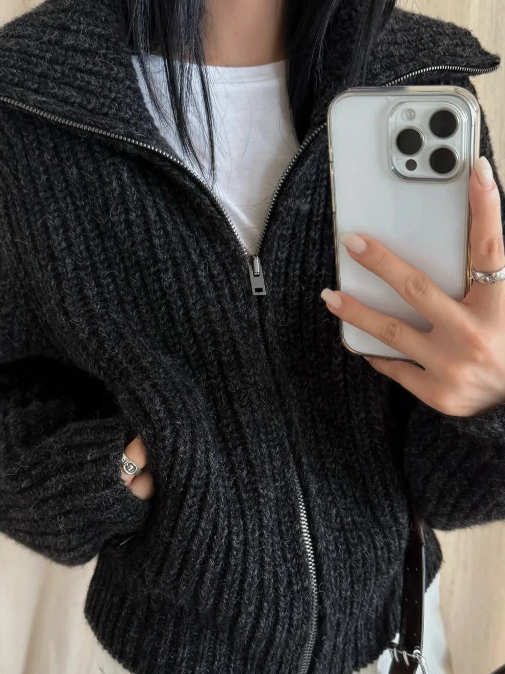 Loose Knitted Cardigan Sweater Women's Blend Camel Hair Yak Wool Mixed Collar Open Front Sweater Coat Simple Style Winter Out...
Loose Knitted Cardigan Sweater Women's Blend Camel Hair Yak Wool Mixed Collar Open Front Sweater Coat Simple Style Winter Out...