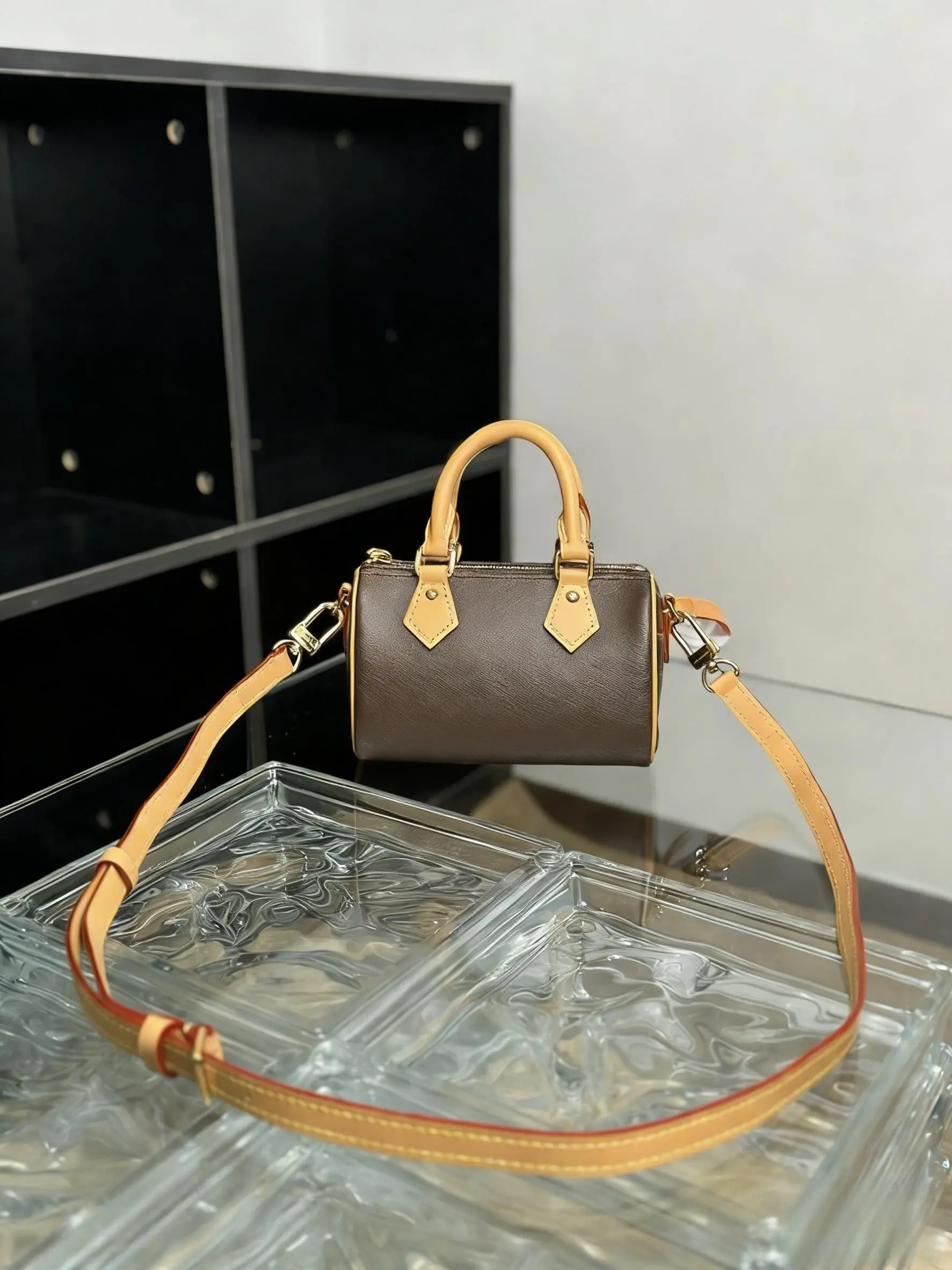 Classic Boston Shoulder Bags For Women Luxury Crossbody Shopper Fashion And Vintage Genuine Leather Ladies Female Handbags
Classic Boston Shoulder Bags For Women Luxury Crossbody Shopper Fashion And Vintage Genuine Leather Ladies Female Handbags