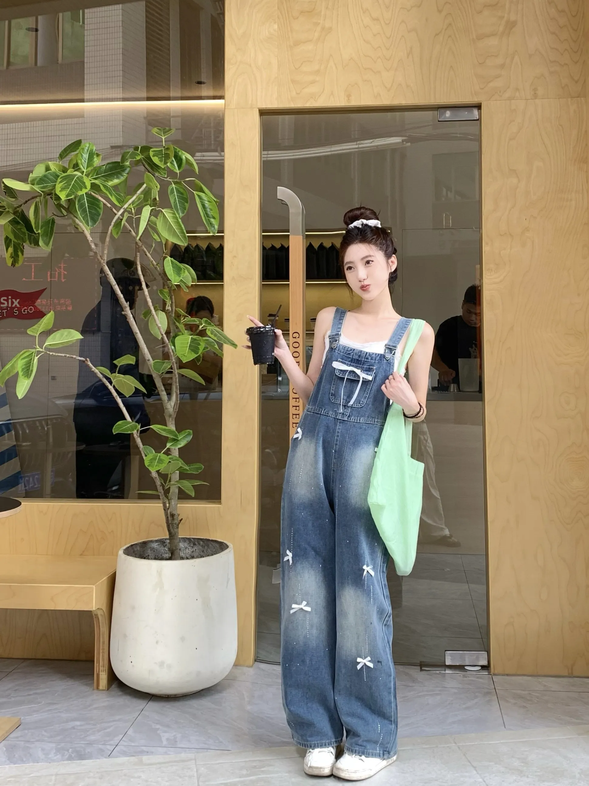 Retro PPHOME Knot Rhinestone Waed Denim Overalls Women Summer Casual Wide Leg Pants High Waist Straight Leg Jeans
Retro PPHOME Knot Rhinestone Waed Denim Overalls Women Summer Casual Wide Leg Pants High Waist Straight Leg Jeans
