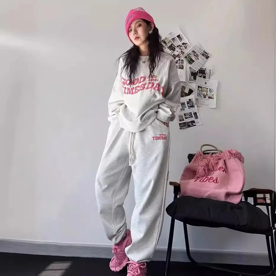 Women Loose Sweatpants Two Pieces Set Casual Sports Hip Hop O Neck Sweatshirts Suits Fashion Y2k Letter Embroidery Streetwear
Women Loose Sweatpants Two Pieces Set Casual Sports Hip Hop O Neck Sweatshirts Suits Fashion Y2k Letter Embroidery Streetwear