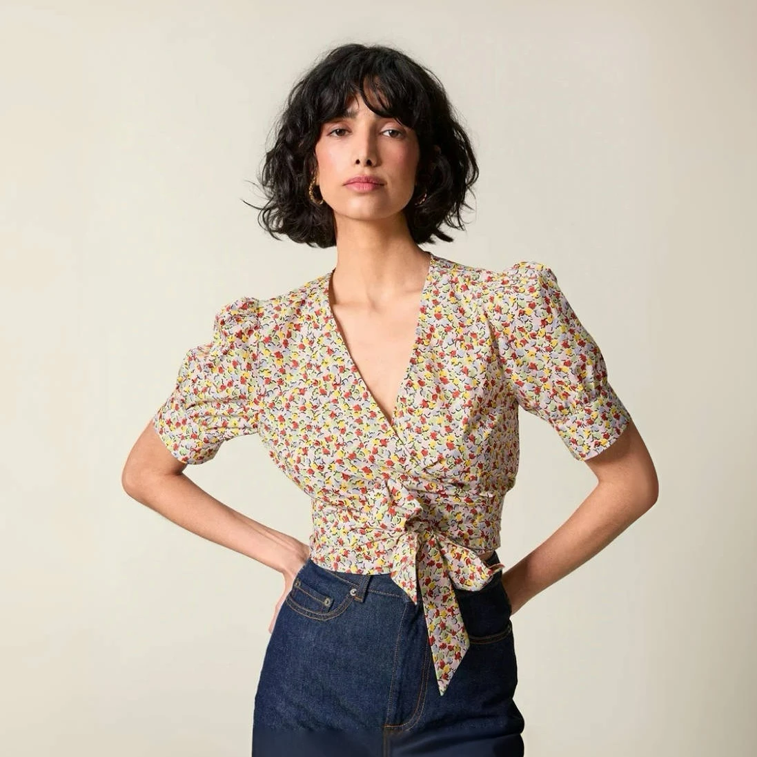 Parisian Style Short Floral Print Shirt Waist Cinched Tie Design Cotton Bubble Sleeve V Neck UV Protection Summer F...
Parisian Style Short Floral Print Shirt Waist Cinched Tie Design Cotton Bubble Sleeve V Neck UV Protection Summer F...