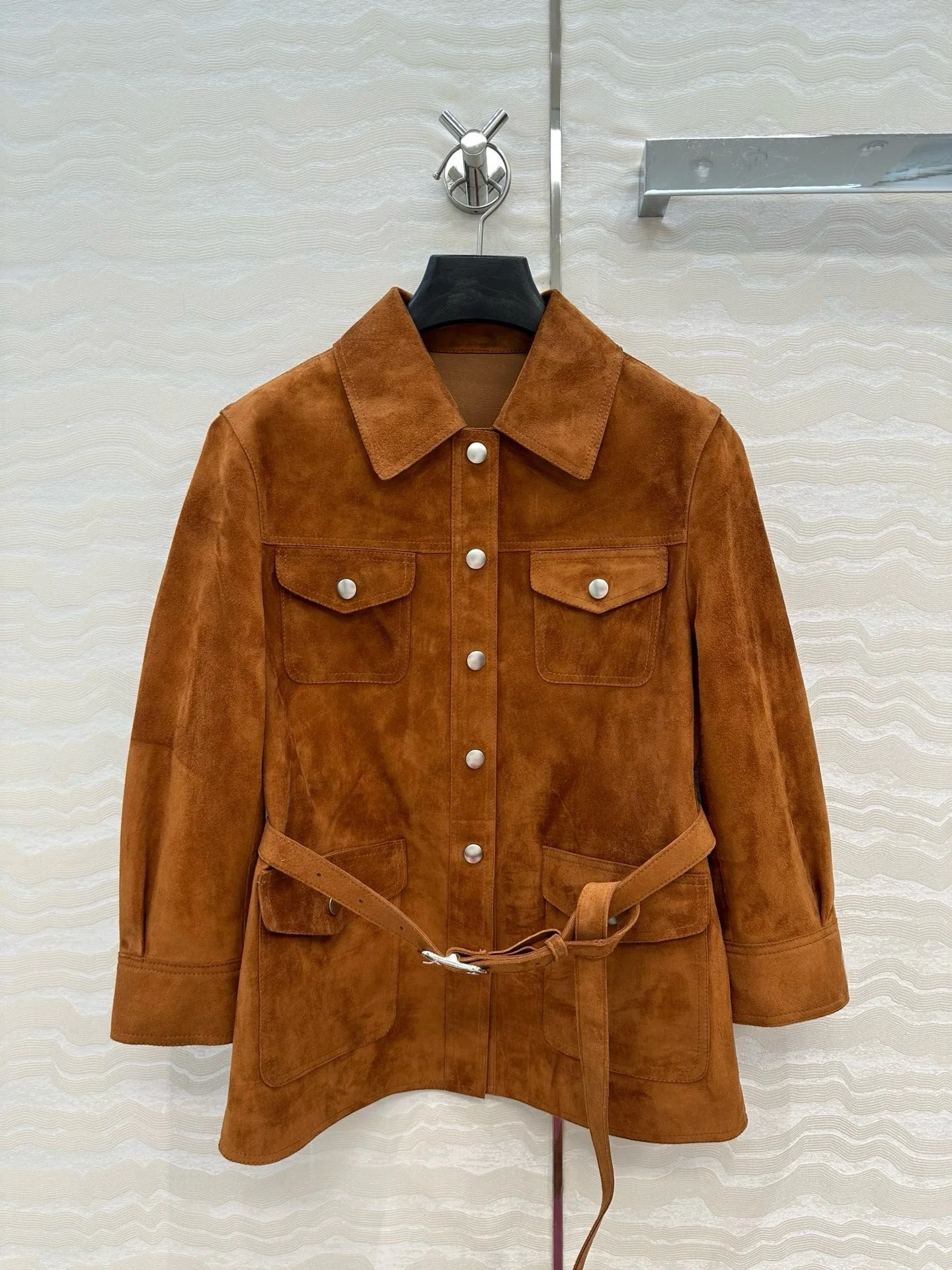 25 Maillard Brown Deer Skin Velvet Pocket Coat Medium to Long with Belt Cool and Handsome workwear Style Nine Sleeve Jacket Top
25 Maillard Brown Deer Skin Velvet Pocket Coat Medium to Long with Belt Cool and Handsome workwear Style Nine Sleeve Jacket Top