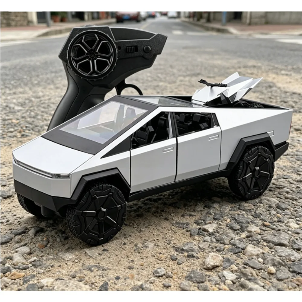 1:24 RC Alloy Pickup Truck Rechargeable High Speed Drift Racing Car Boys Children Play Gift
1:24 RC Alloy Pickup Truck Rechargeable High Speed Drift Racing Car Boys Children Play Gift