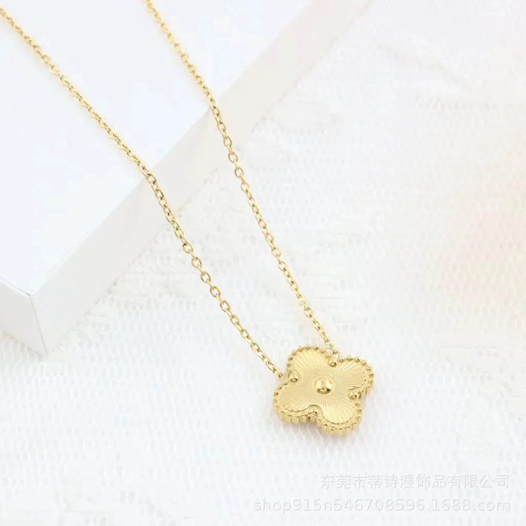 Simple temperament five leaf flower titanium steel plum blossom fashion necklace
Simple temperament five leaf flower titanium steel plum blossom fashion necklace