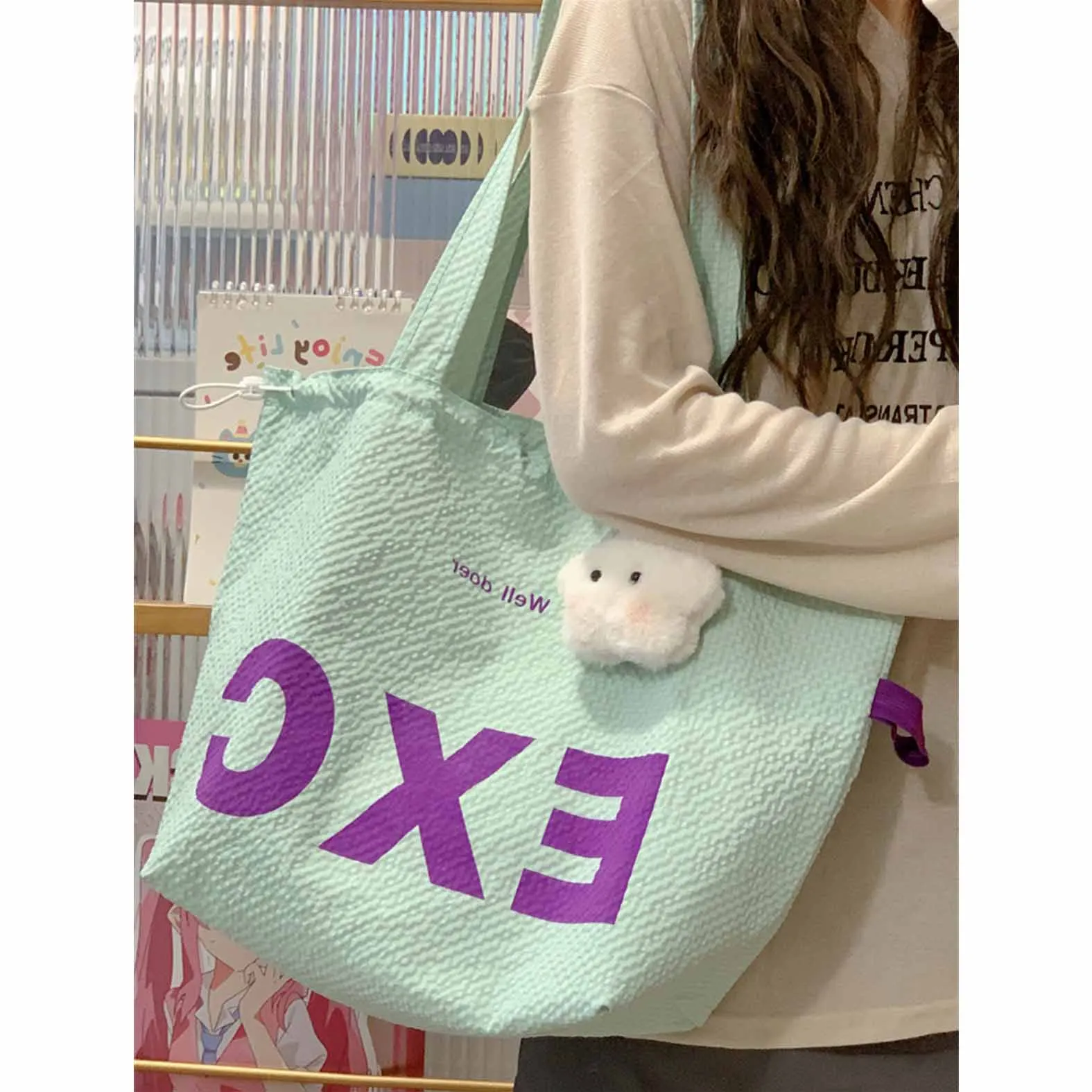 Spring and summer lightweight and relaxed tote bag for women 2025 new letter canvas bag commuting handheld large capacity should
Spring and summer lightweight and relaxed tote bag for women 2025 new letter canvas bag commuting handheld large capacity should