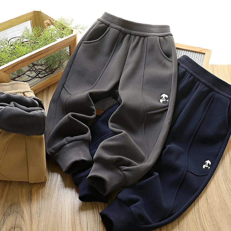 Children's pants 2024 winter boys' integrated velvet waist splicing sports trousers
Children's pants 2024 winter boys' integrated velvet waist splicing sports trousers
