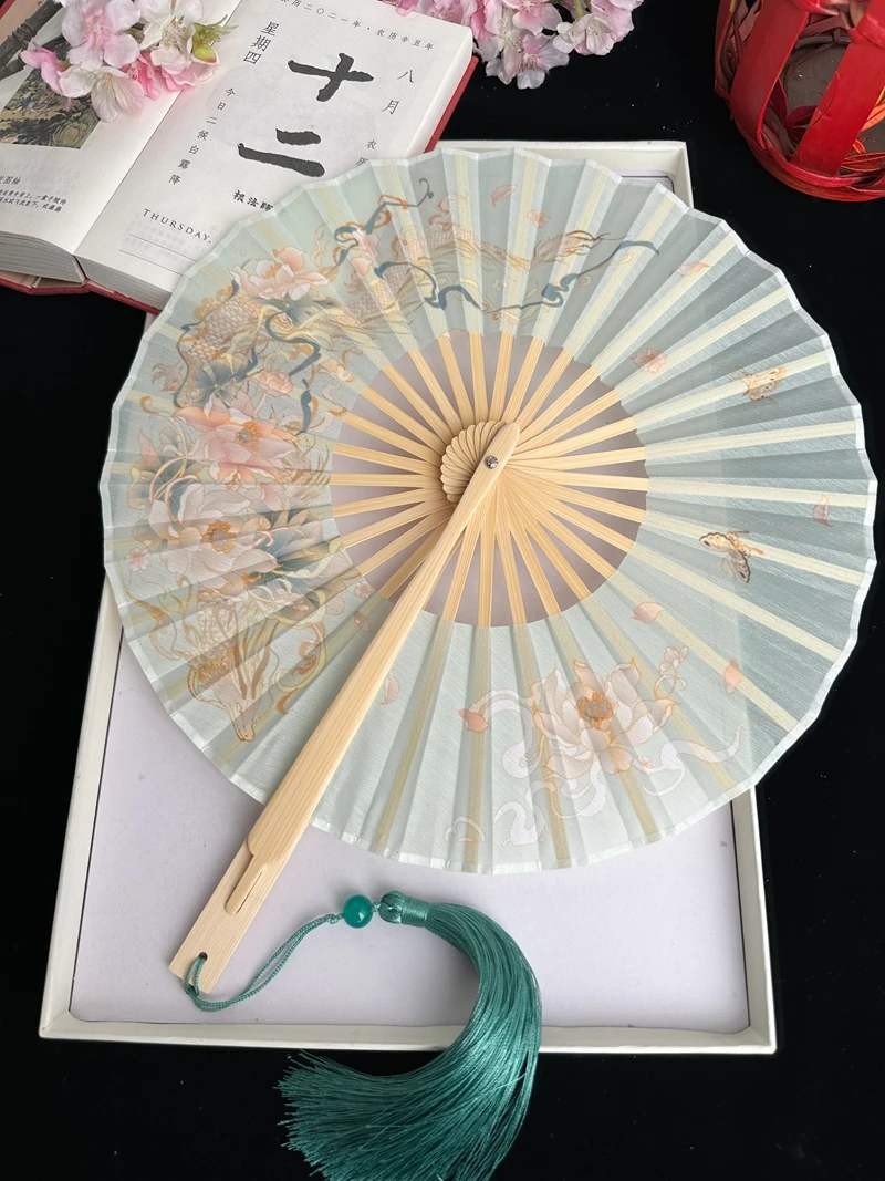 Original Koi Folding Fan Round Antique Bronzing Koi Handmade Round Bamboo Foldable Group Fan Cheongsam Female
Original Koi Folding Fan Round Antique Bronzing Koi Handmade Round Bamboo Foldable Group Fan Cheongsam Female
