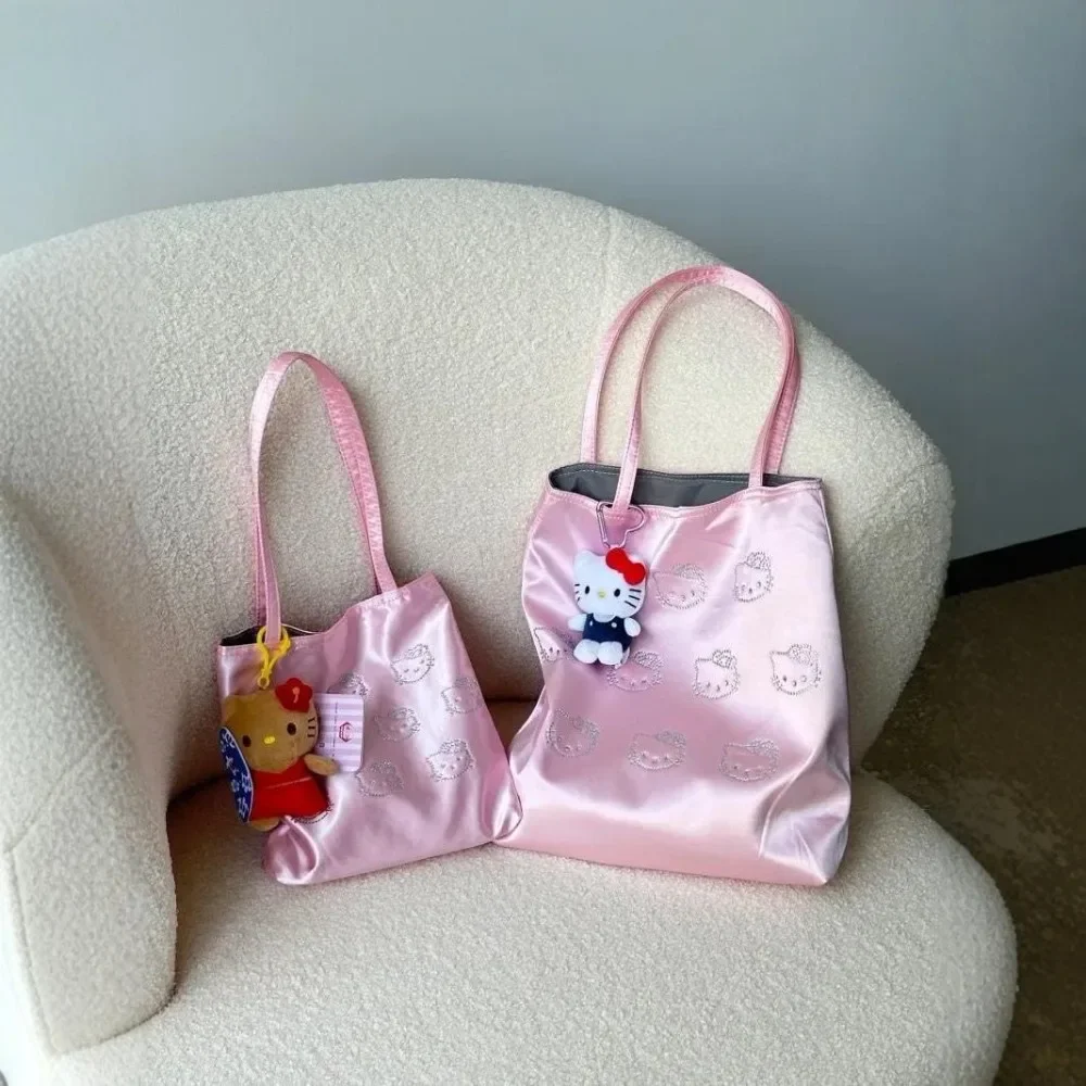 Girly Heart Hello Kitty Anime Kawaii Sanrio Ins Fashion Storage Bag Cute Kt Cat Tote Bag Single Shoulder Crossbody Bag Gifts
Girly Heart Hello Kitty Anime Kawaii Sanrio Ins Fashion Storage Bag Cute Kt Cat Tote Bag Single Shoulder Crossbody Bag Gifts