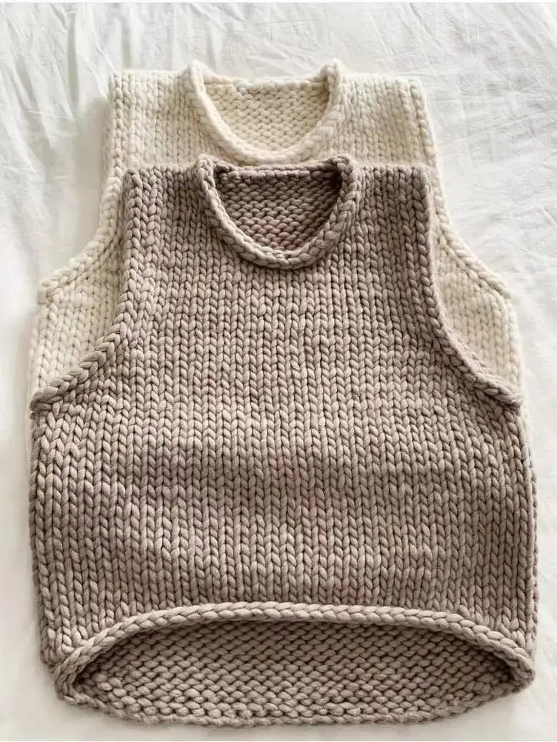 Women's winter thick top round neck knitted sleeveless milky white vest handmade pullover short vest professional women's top
Women's winter thick top round neck knitted sleeveless milky white vest handmade pullover short vest professional women's top