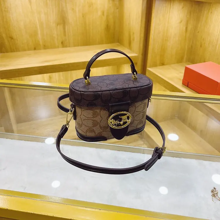 Fashion Forward Luxury Tote Bag For Women Elegant Leather Crossbody Vintage Designer Large Capacity Minimalist Diaper Bag
Fashion Forward Luxury Tote Bag For Women Elegant Leather Crossbody Vintage Designer Large Capacity Minimalist Diaper Bag